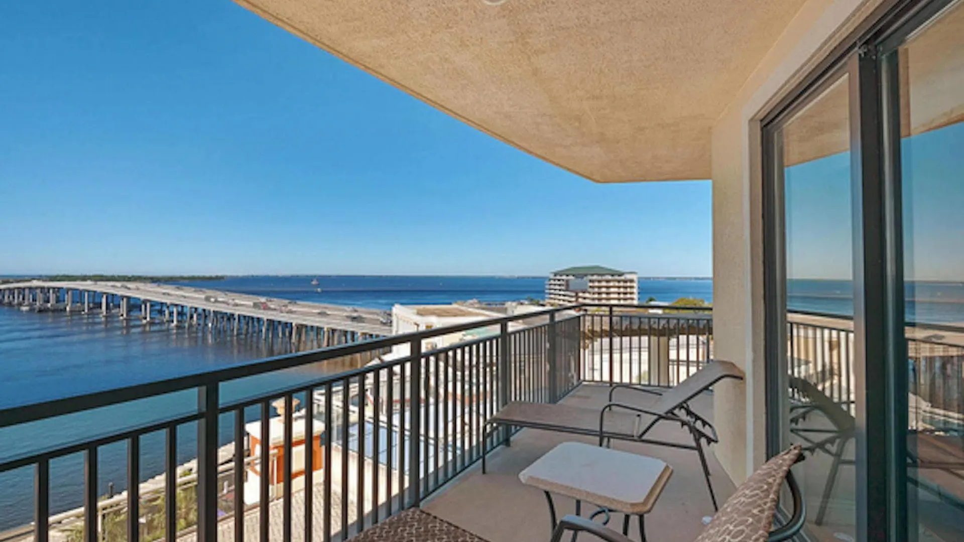 *** Hotel Emerald Grande Condominiums At Harborwalk Village Destin USA