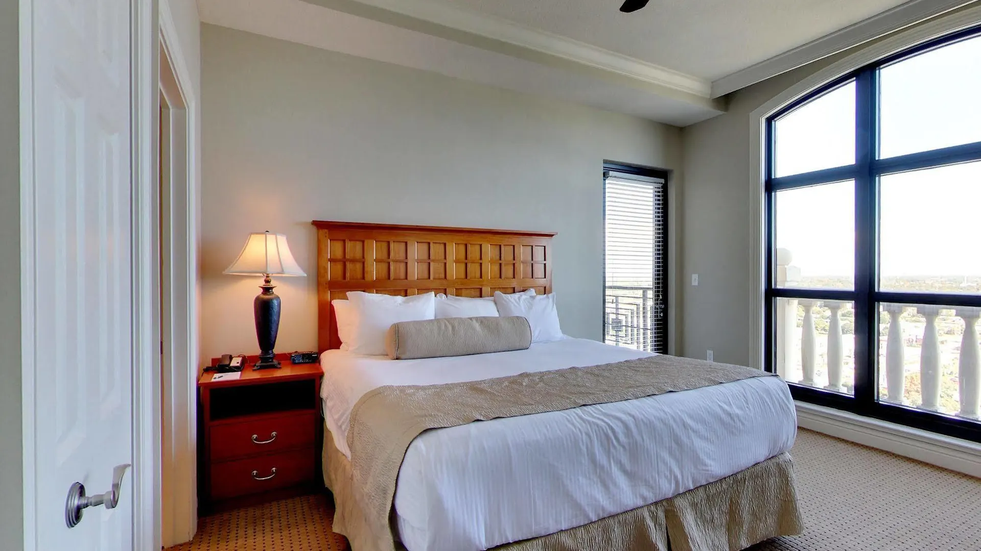 Hotel Emerald Grande Condominiums At Harborwalk Village Destin